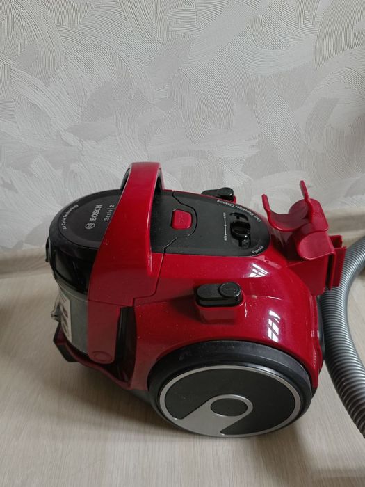 Пилосос BOSCH BGS05X240
