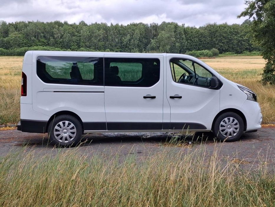 Wynajem busa 9-osobowego Renault Trafic Long.