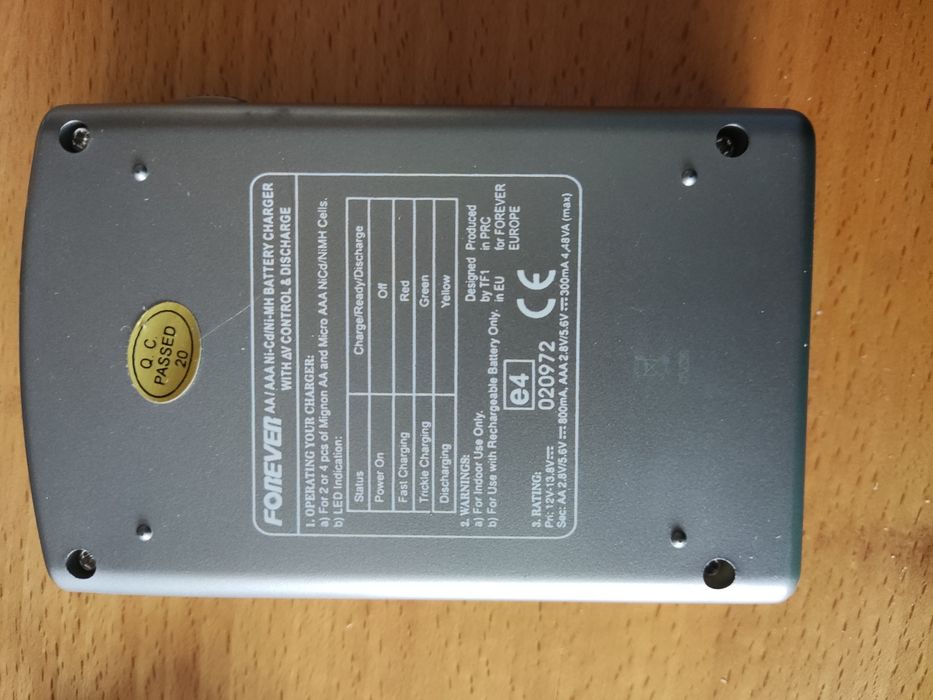 Ładowarka do akumulatorków Forever