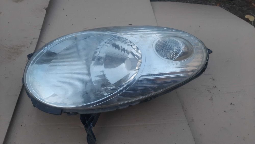 lampa przednia prawa lub lewa Nissan Micra k12 oryginał