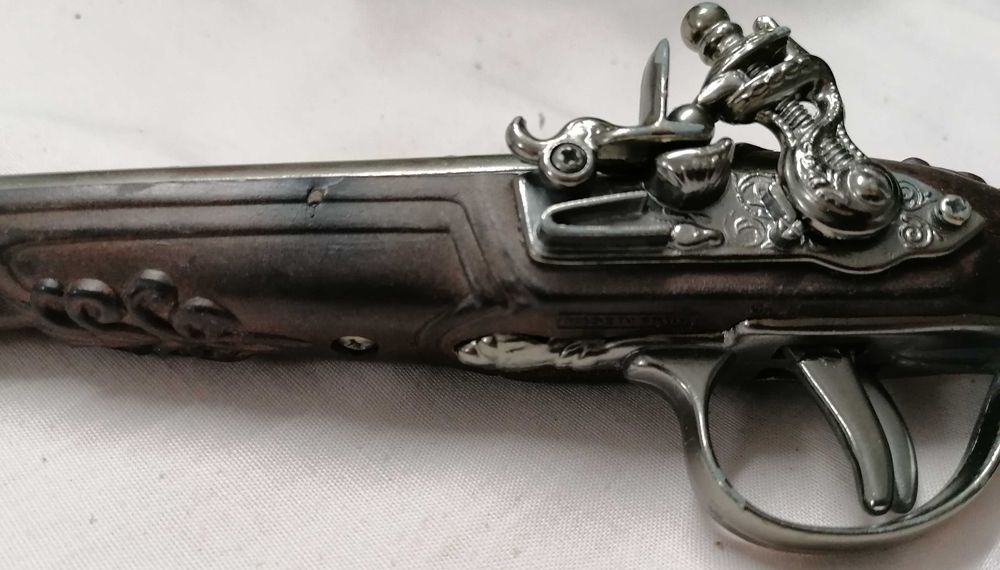 Pistola antiga decorativa