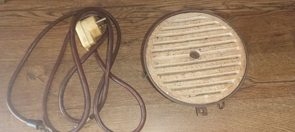 Kuchenka elektryczna z czasów PRL-U