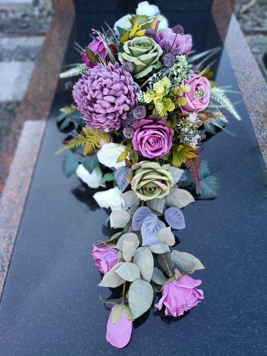 Stroik na grób cmentarz pomnik wiązanka nagrobna wiązanki stroiki