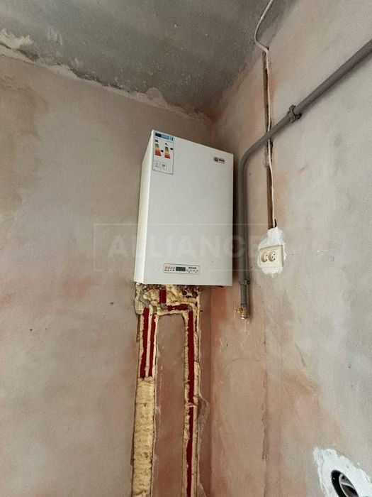 Простора 2-х.кімнатна квартира 71м2 з частковим ремонтом . біля Арсену