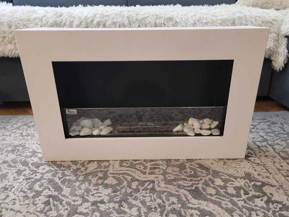 Biokominek "BOX IN FLAT" biały matowy 650x400 z szybą