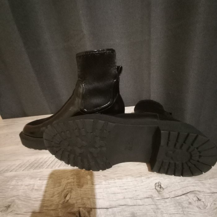 Ботинки весняні трендові лакові бренду ZARA