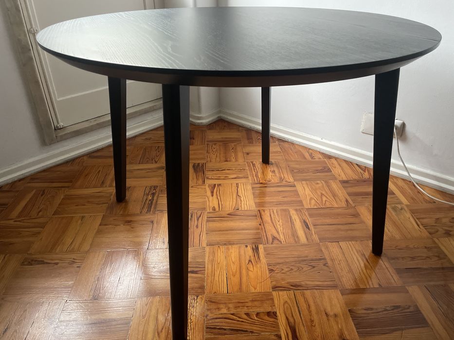 Mesa redonda preta Lisabo (1,05 diametro) como nova