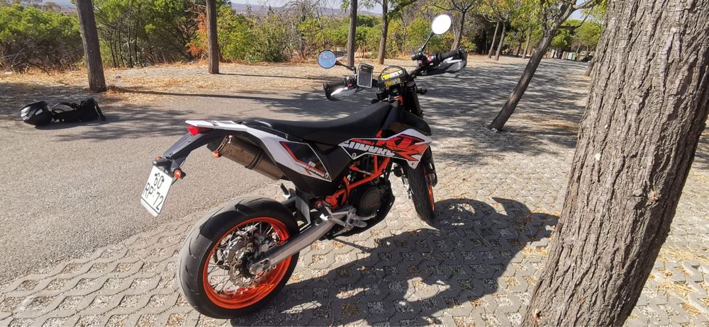 KTM 690 Enduro R Supermotard  com 57 cv,  de 2016