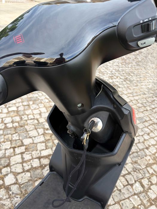 Mota elétrica Goose Vortex TWOL II — 1002 km + 2 capacetes