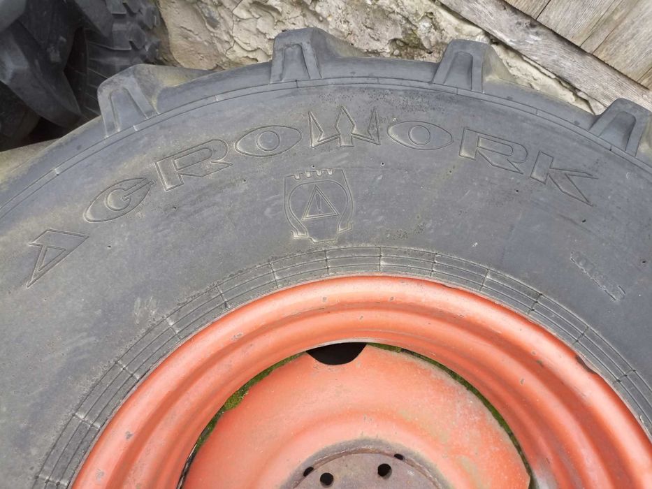 Шина 18.4-24 на комбайн