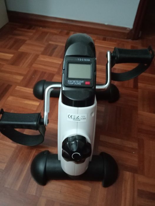 Pedaleira para exercitar pernas