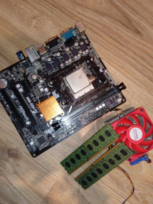 2 płyty główne plus chłodzenia ramy procesory
