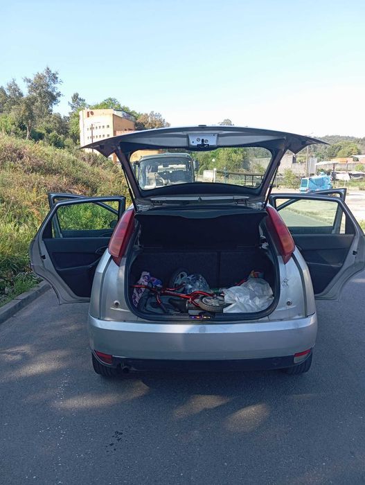 Vendo carro Ford Focus 1.4 gasolina