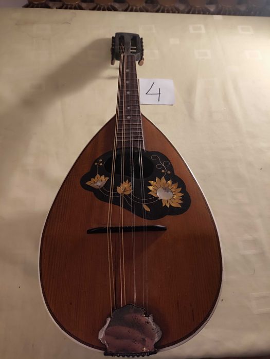 Piękna mandolina masa perłowa