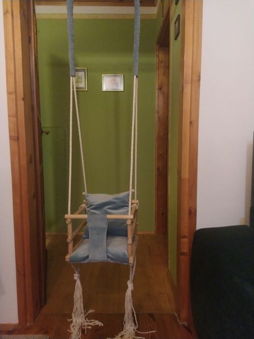 Huśtawka domowa dla małego dziecka