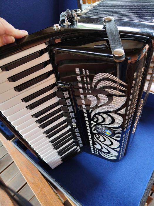 Akordeon Weltmeister Caprice jak nowy ideał 120 basów nie cantus supita