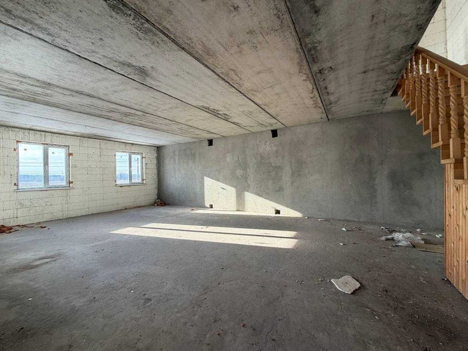 Большое помещение 900 м² с участком 15 соток в Гостомеле