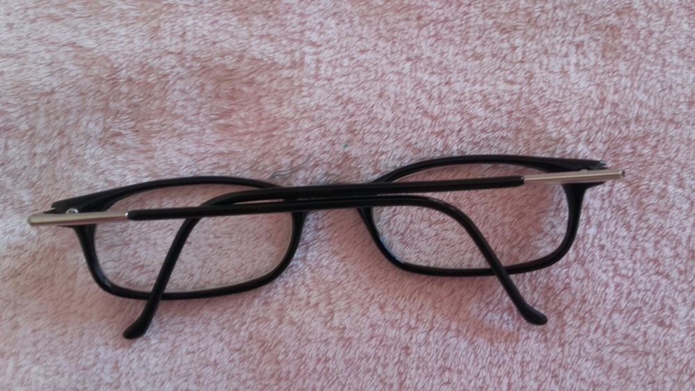 Eyeglass frame in good condition423161040156774403