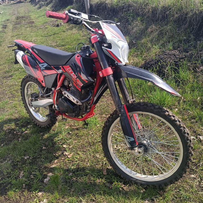 Мотоцикл Эндуро BSE J10 як новий