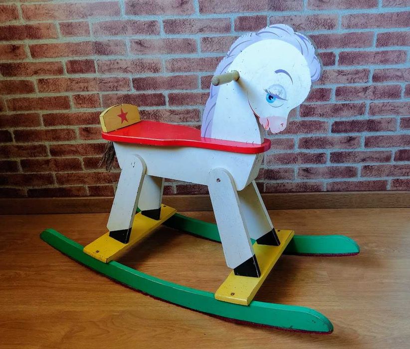 Cavalinho de baloiço vintage infantil