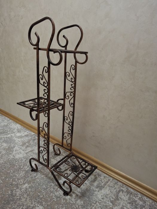 Підставка для квітів металева