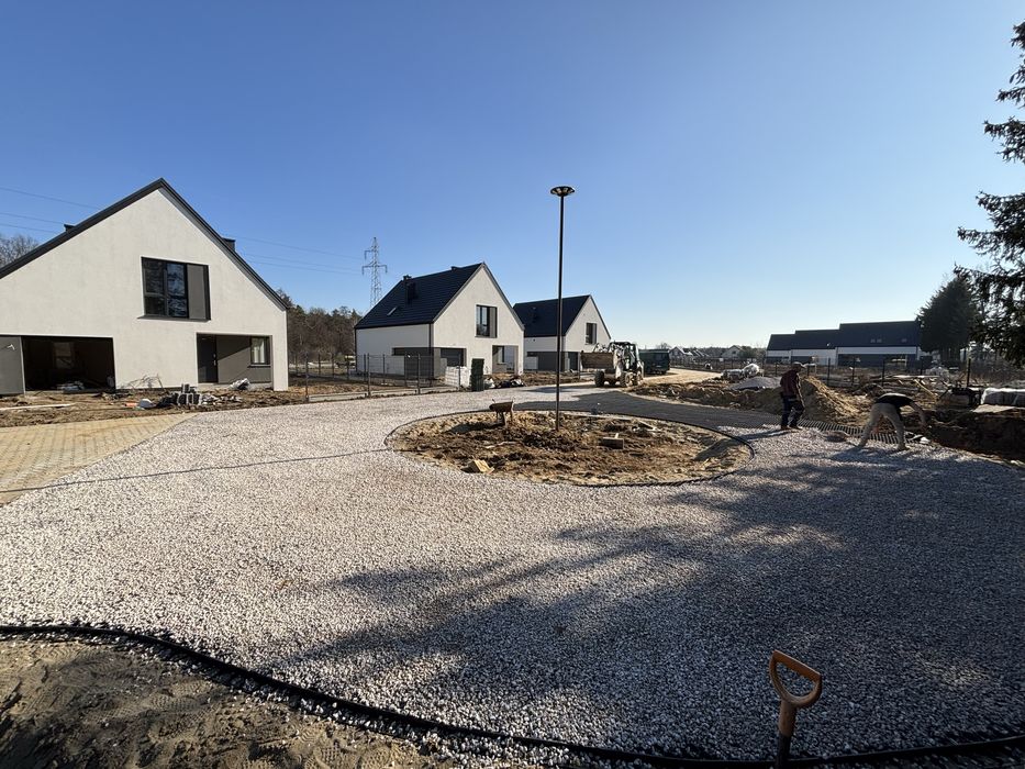 Układanie kostki• Brukarz• Ogrodzenia •Kostka brukowa •Prace budowlane