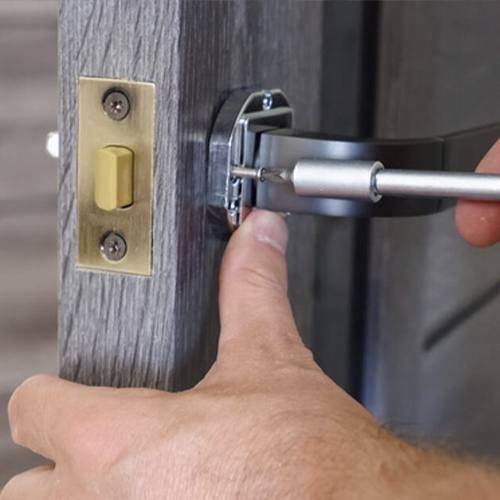 Відкривання дверей та замків (автомобілі , гаражі , квартири , сейфи )