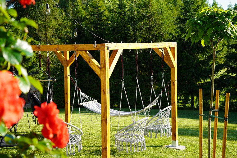 Domek z Kominkiem Nad Jeziorem z jacuzzi ogrodowym