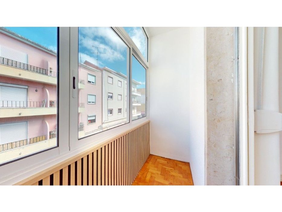 Apartamento T2 remodelado | Ajuda