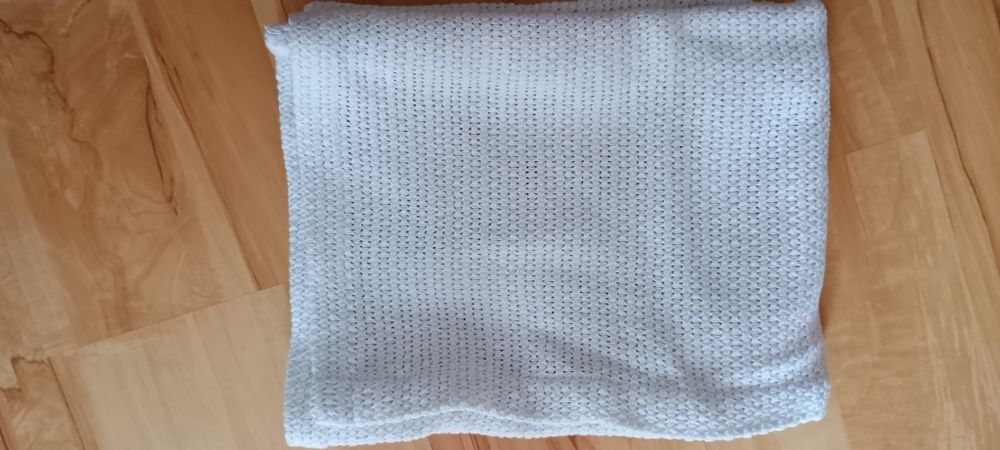 Kocyk ażurowy kremowy dla niemowlaka