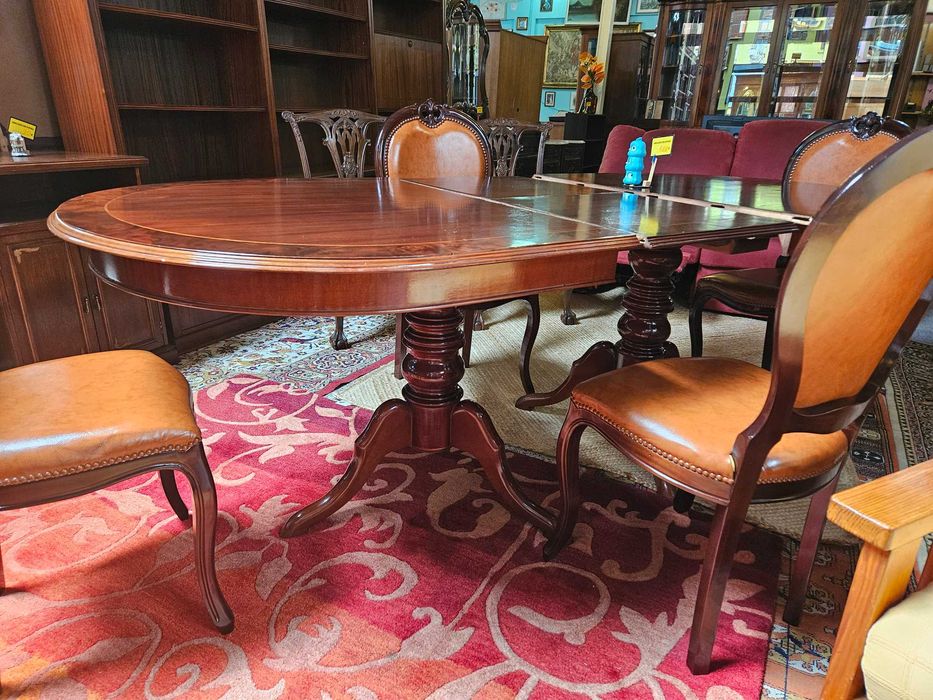 Mesa de sala - extensível - óptimo estado geral - Só a mesa as cadeiras são à parte