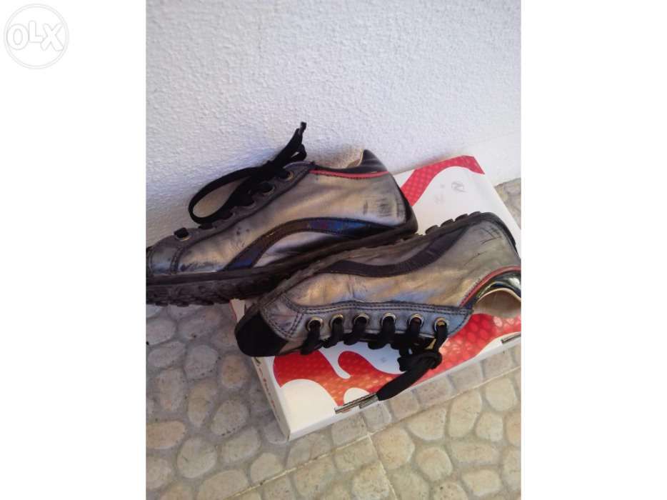 Ténis de criança em pele marca Naturino nº 33