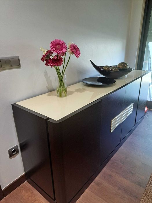 Móvel aparador em Wengué