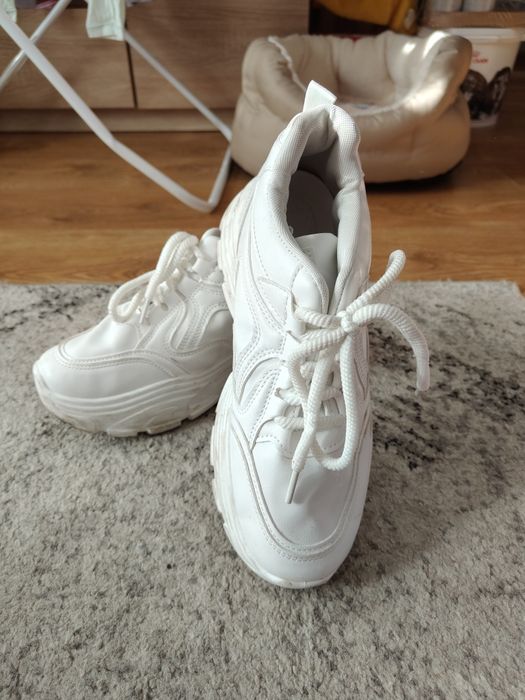 Buty na koturnie