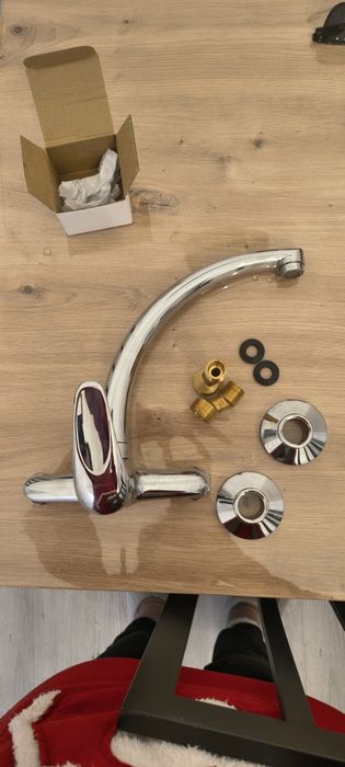 Torneira de parede com cano alto cromado Rousseau Ha