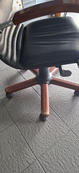 Крісло офісне зручне