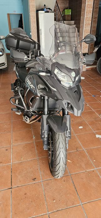 Benelli TRK 502  com mil setecentos e oito km