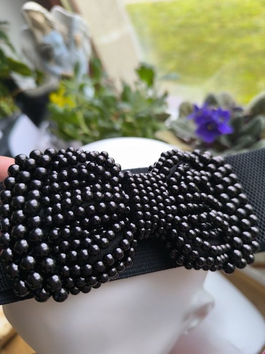 Nowy gumowany elegancki czarny pas z ozdobną kokardą z koralików szero