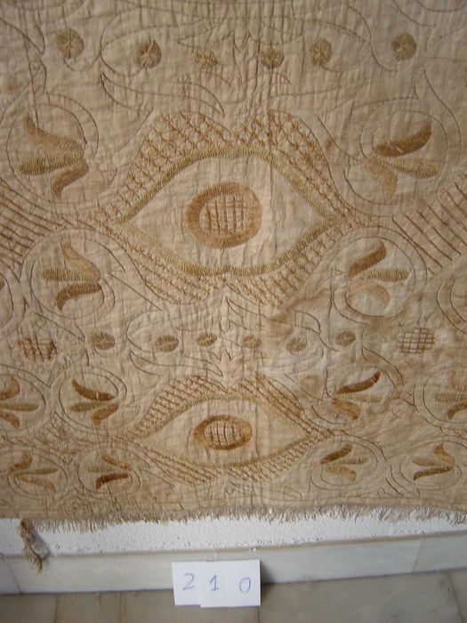 Colcha de Castelo Branco, beije / dourado, indo-portuguesa