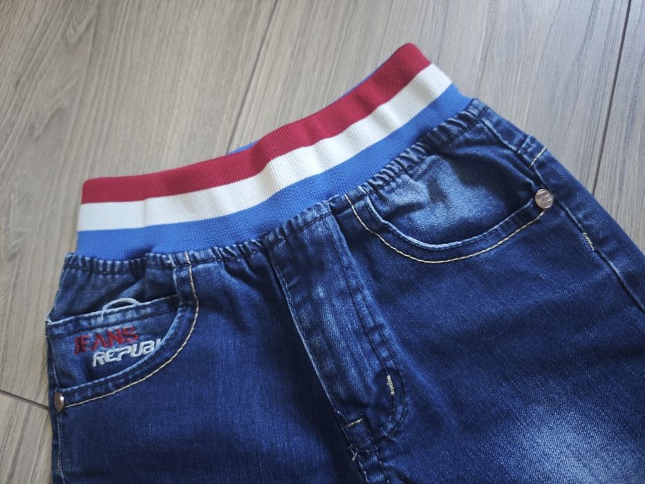 Jeansy na gumce w prasie 104/110