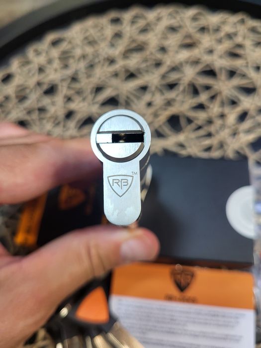 RB LOCKS D7R серцевина замка від Mul-t-lock