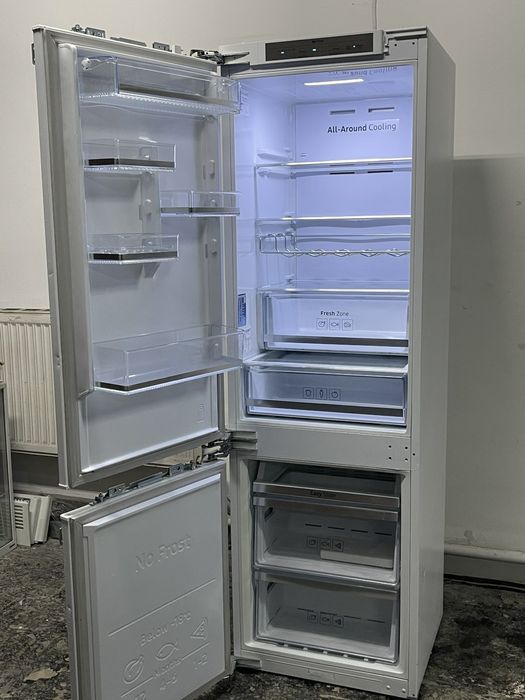 Холодильник No frost, під забудову Samsung BRB260134WW