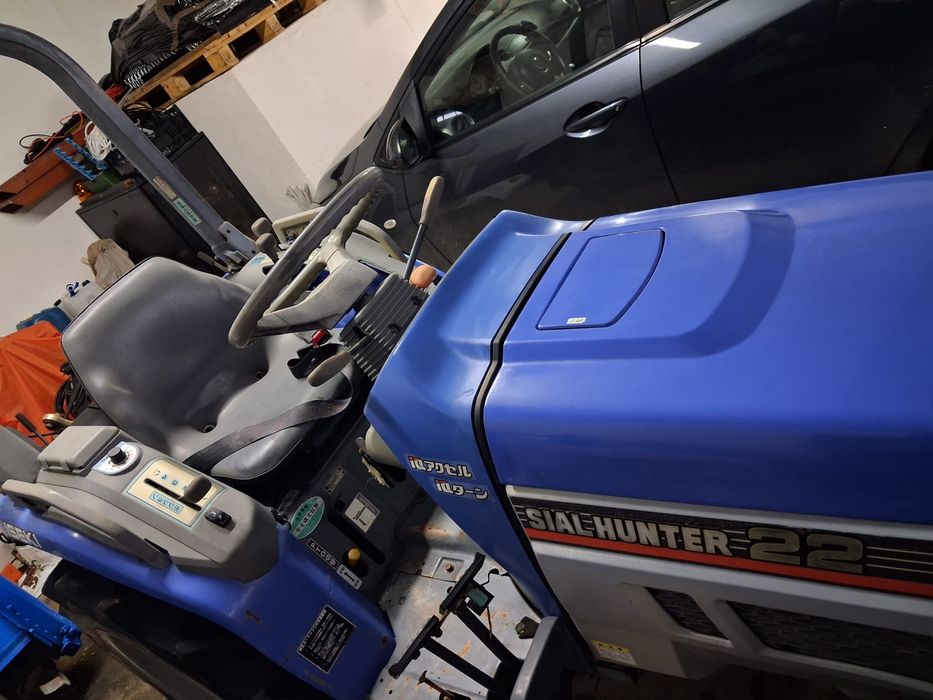 Trator iseki Hunter 22 c/ inversor e fresa