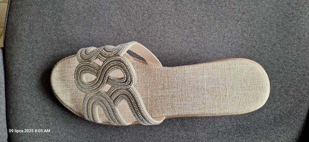 Srebrne sandały na koturnie