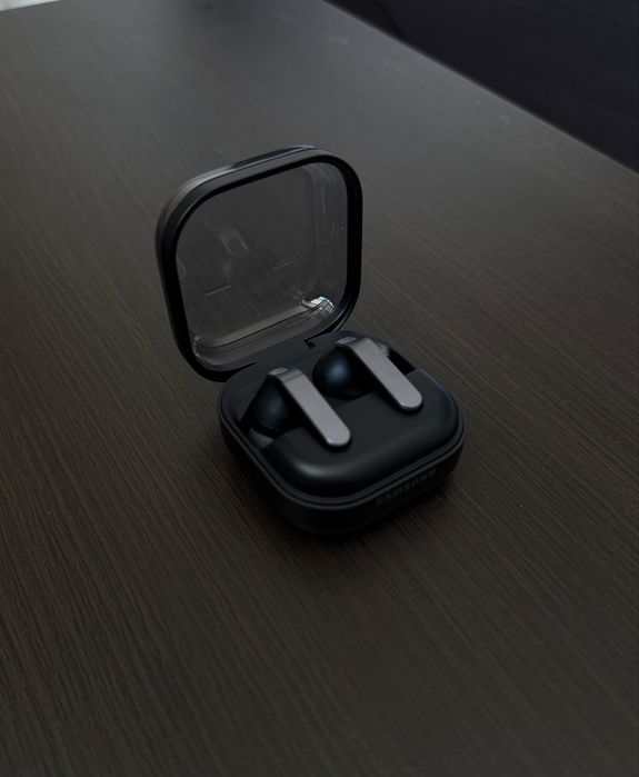 Навушники Samsung Buds 4 Pro