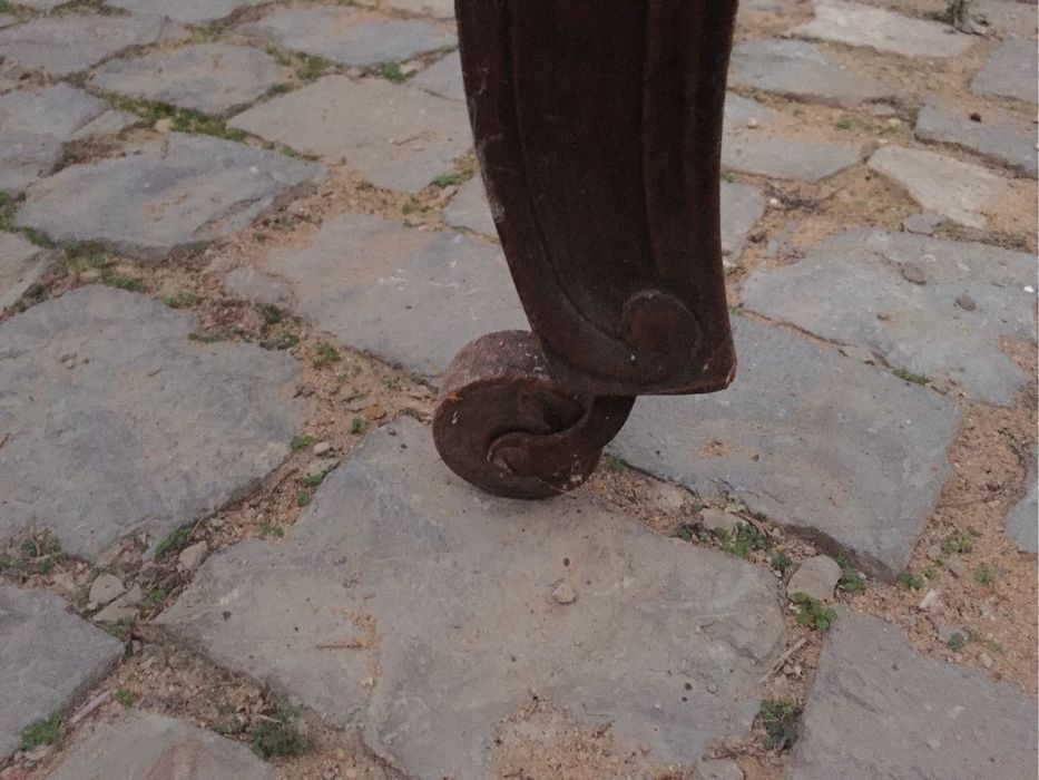 Cama antiga em madeira