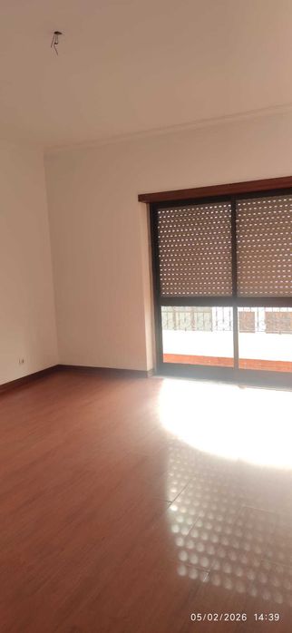 Arrenda-se Apartamento T4 centro de Almeirim