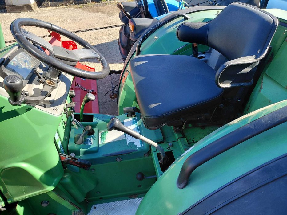 Trator JOHN DEERE