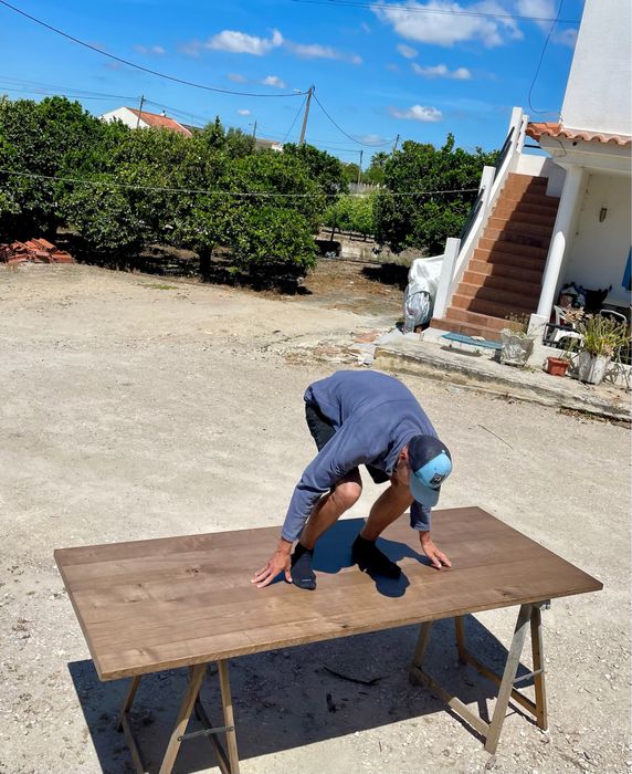 Patamar e degraus a medida de madeira maciça.