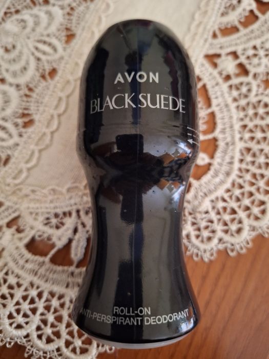 Desodorizante Antitranspirante Roll-On  Black Suede Avon 50ml